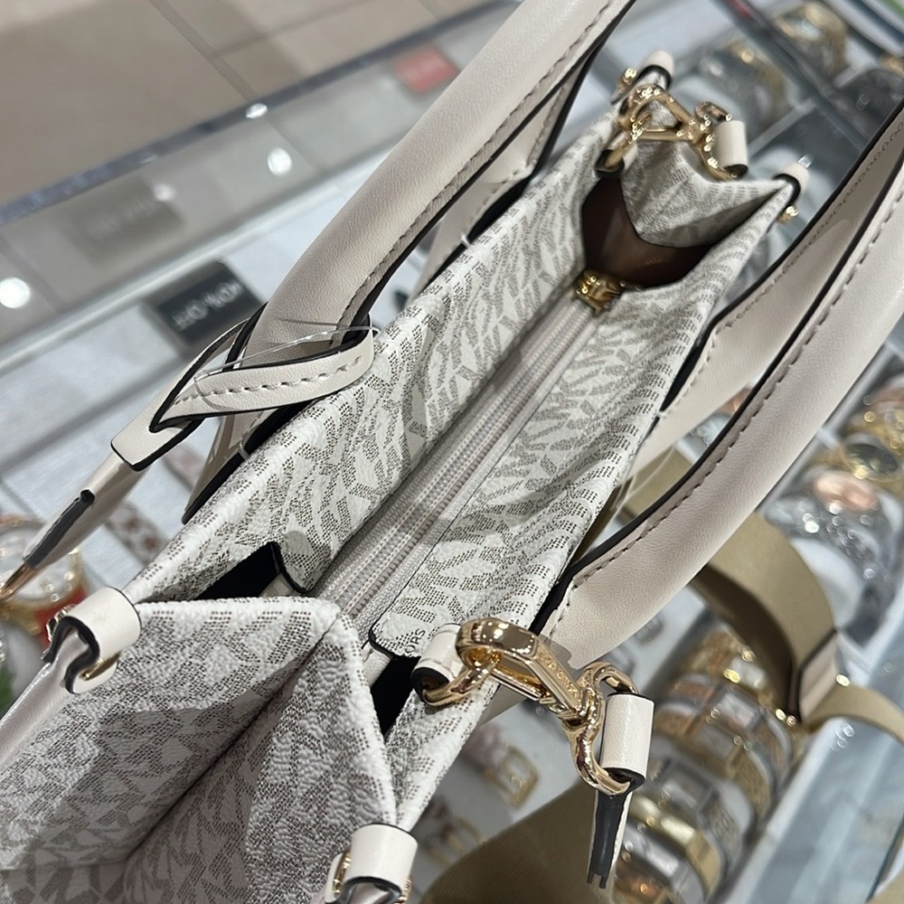 Michael Kors Mirella Small Signature Logo Crossbody Shopper TZ XBODY Bag
LT CRM - Picture 7 of 16
